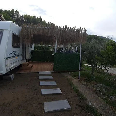 Caravan On The 营地