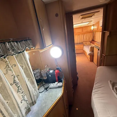 营地 Caravan On The *